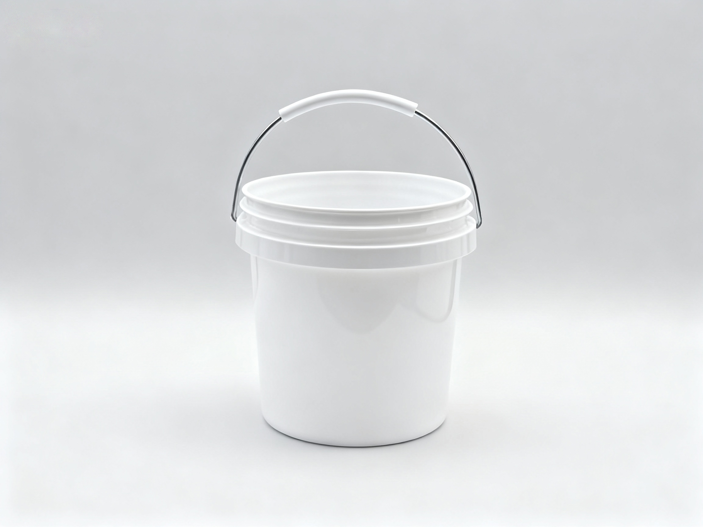 دلو بلاستيك صغير سعة 0.5 لتر بمقبض معدني