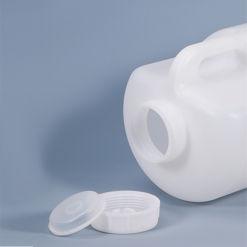 زجاجة بلاستيكية HDPE سعة 10 لتر مع زجاجة بمقبض متكامل للسائل